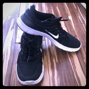Nike black 8.5